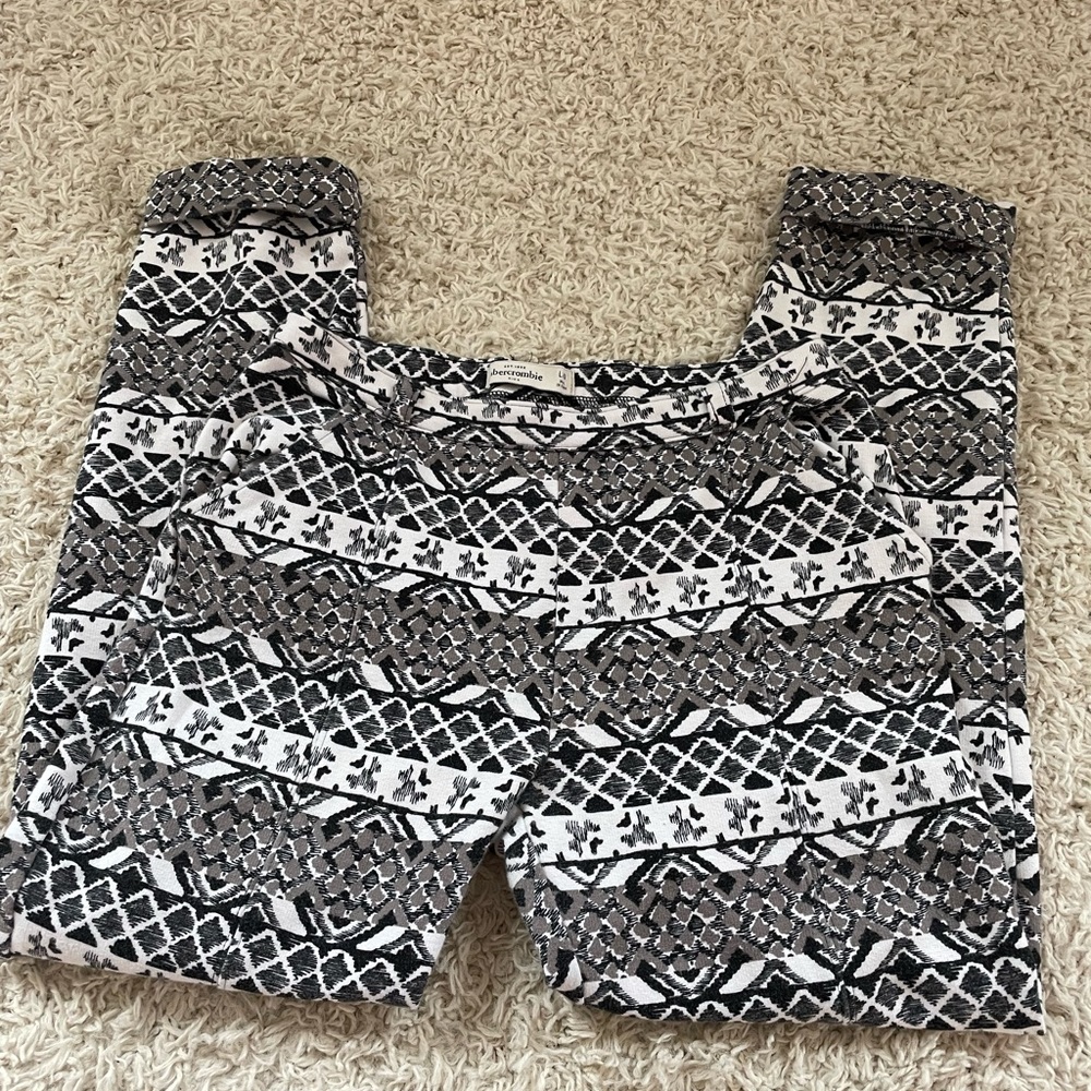 Abercrombie & Fitch printed cuffed trousers